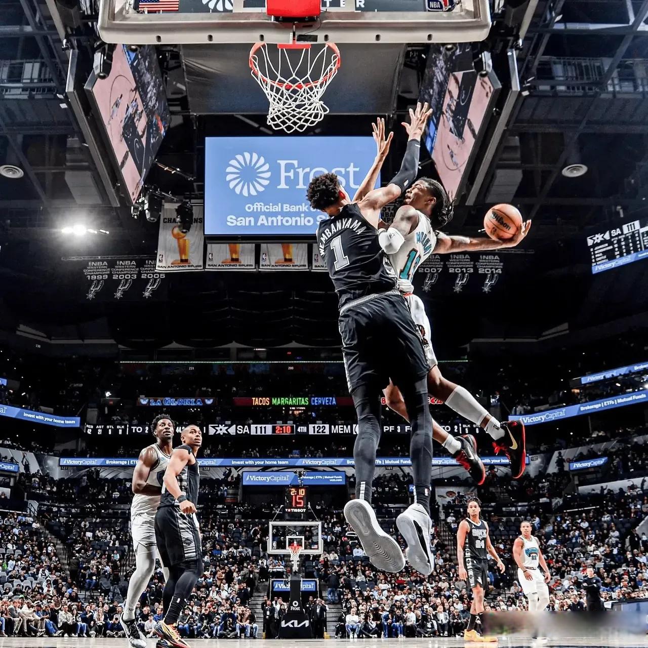 关于巴西男篮绝杀热火B队，库里绝境逆转的信息